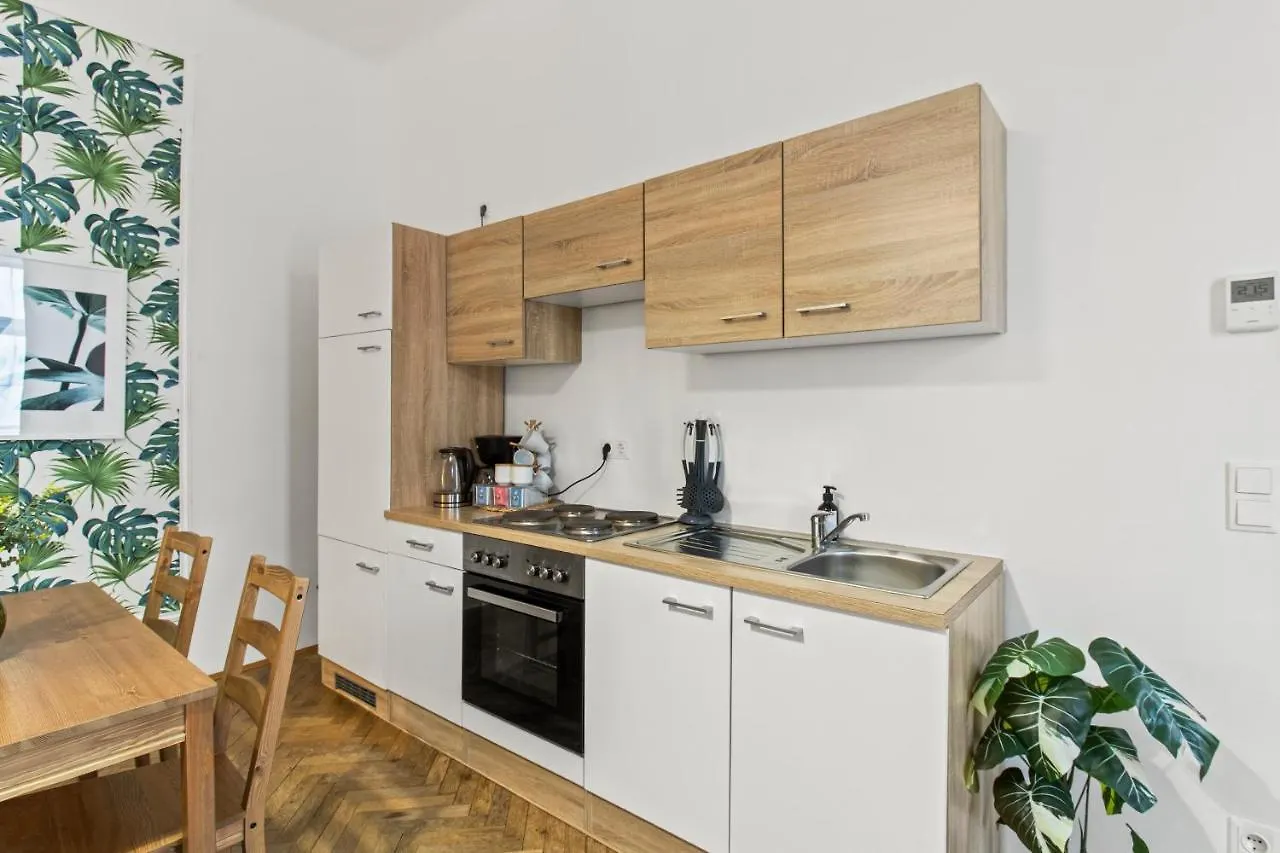 Separate Bedroom - Near Schoenbrunn Vienna Apartment