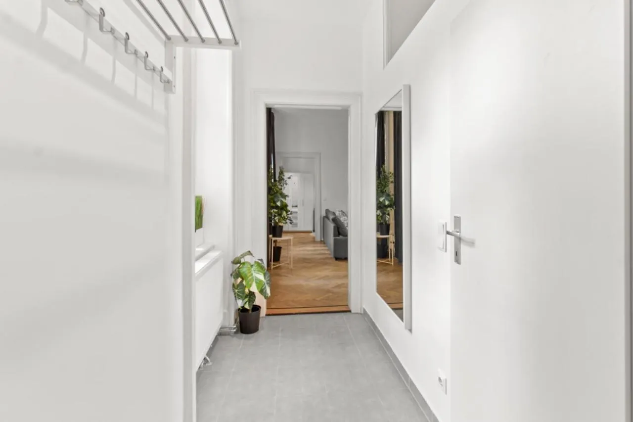 Separate Bedroom - Near Schoenbrunn Vienna Apartment
